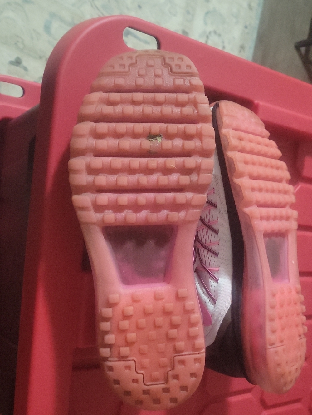 Nike Women’s Pink and White Air Max Running Shoes - Picture 8 of 9